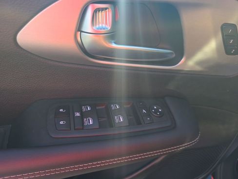 Used 2024 Chrysler Pacifica Limited w/ S Appearance Package image 13