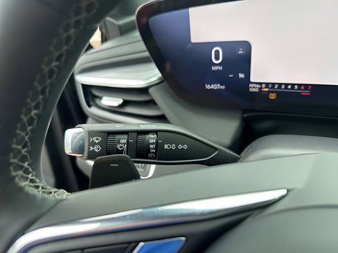 Used 2025 Buick Enclave Preferred image 32