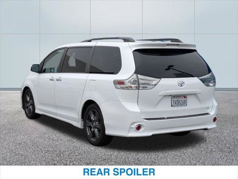 Used 2017 Toyota Sienna SE FWD image 9