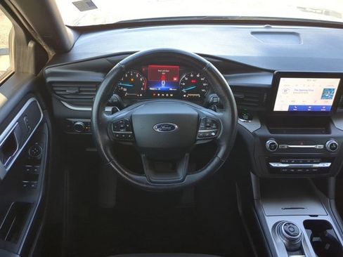 Used 2020 Ford Explorer XLT image 16