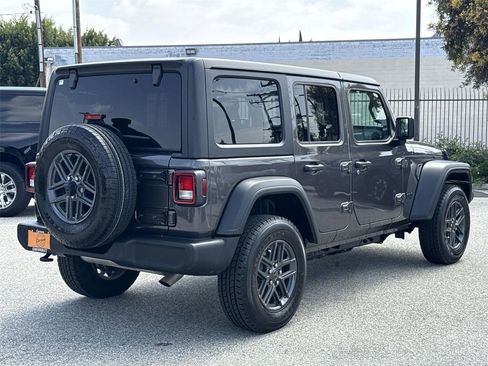 Used 2025 Jeep Wrangler Unlimited Sport AWD/4WD image 3
