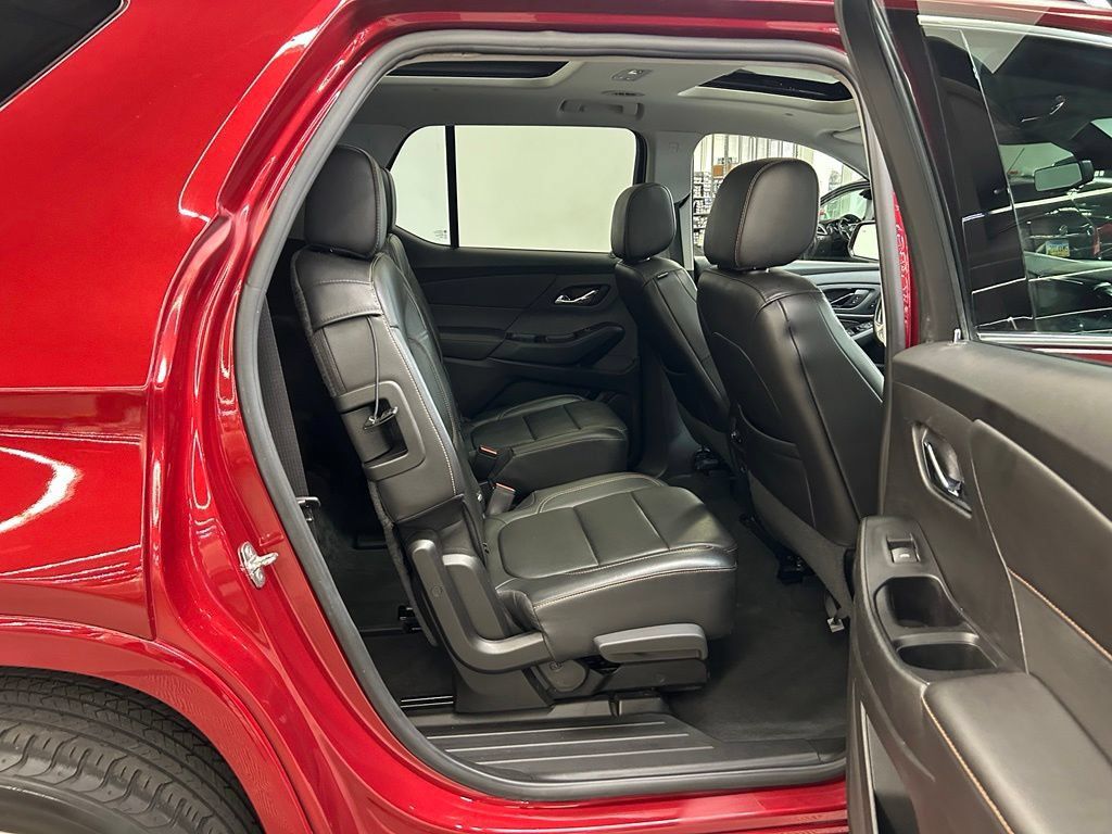 Used 2019 Chevrolet Traverse Premier w/ Driver Confidence II Package FWD image 5