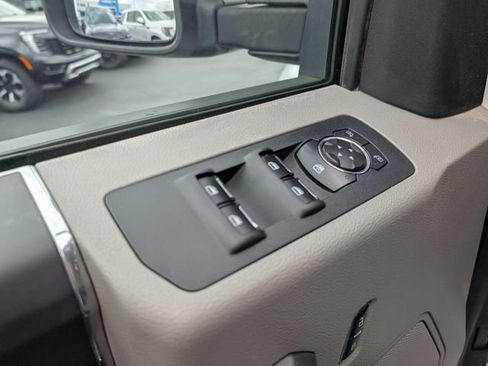 Used 2016 Ford F150 XLT AWD/4WD image 12