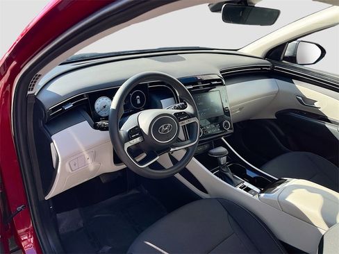 Used 2024 Hyundai Tucson SE image 9