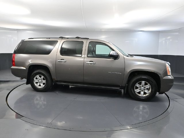 Used 2012 GMC Yukon XL SLT w/ SLT-2 Equipment Package AWD/4WD image 2