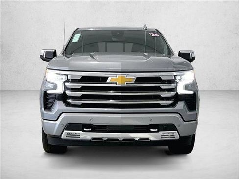 Used 2025 Chevrolet Silverado 1500 High Country w/ Technology Package RWD image 3