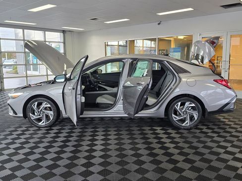 New 2025 Hyundai Elantra Limited image 14