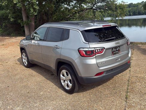 Used 2020 Jeep Compass Latitude w/ Cold Weather Group AWD/4WD image 9