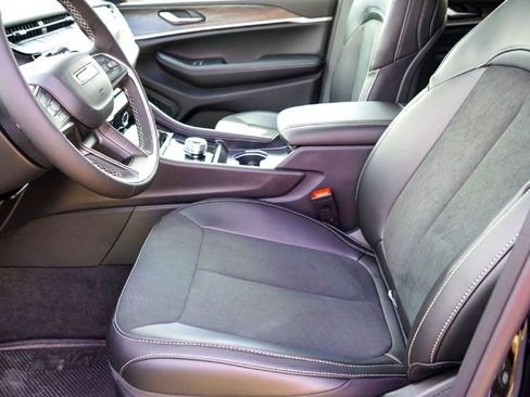 New 2026 Jeep Grand Cherokee Altitude RWD image 10