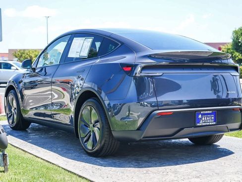 Used 2026 Tesla Model Y AWD image 6