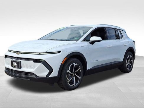 New 2026 Chevrolet Equinox EV LT FWD image 2