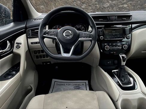 Used 2020 Nissan Rogue Sport SV image 5