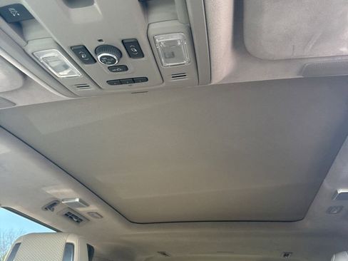 Used 2024 Cadillac Escalade ESV Sport Platinum w/ LPO, ONYX Package image 23