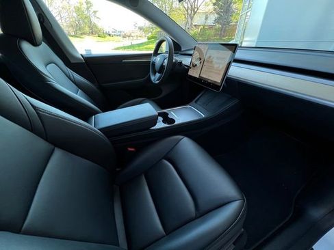Used 2023 Tesla Model Y Long Range AWD/4WD image 35