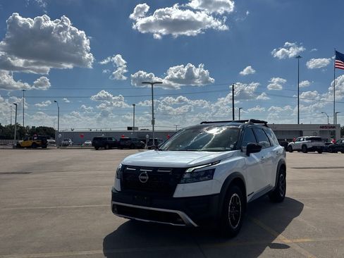 Used 2025 Nissan Pathfinder Rock Creek AWD/4WD image 8