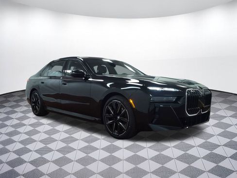 Used 2026 BMW 750e xDrive image 6