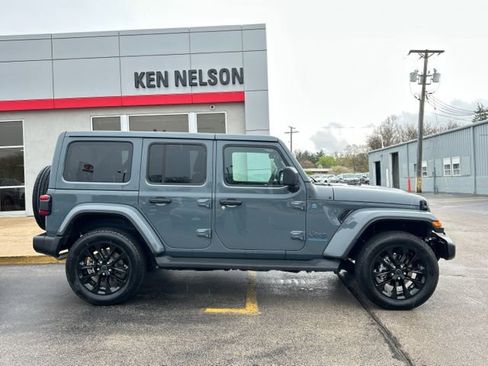 Used 2025 Jeep Wrangler Unlimited Sahara AWD/4WD image 10