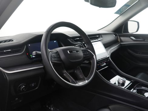 Used 2023 Jeep Grand Cherokee Limited image 17