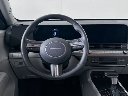 Used 2025 Hyundai Kona SEL image 18