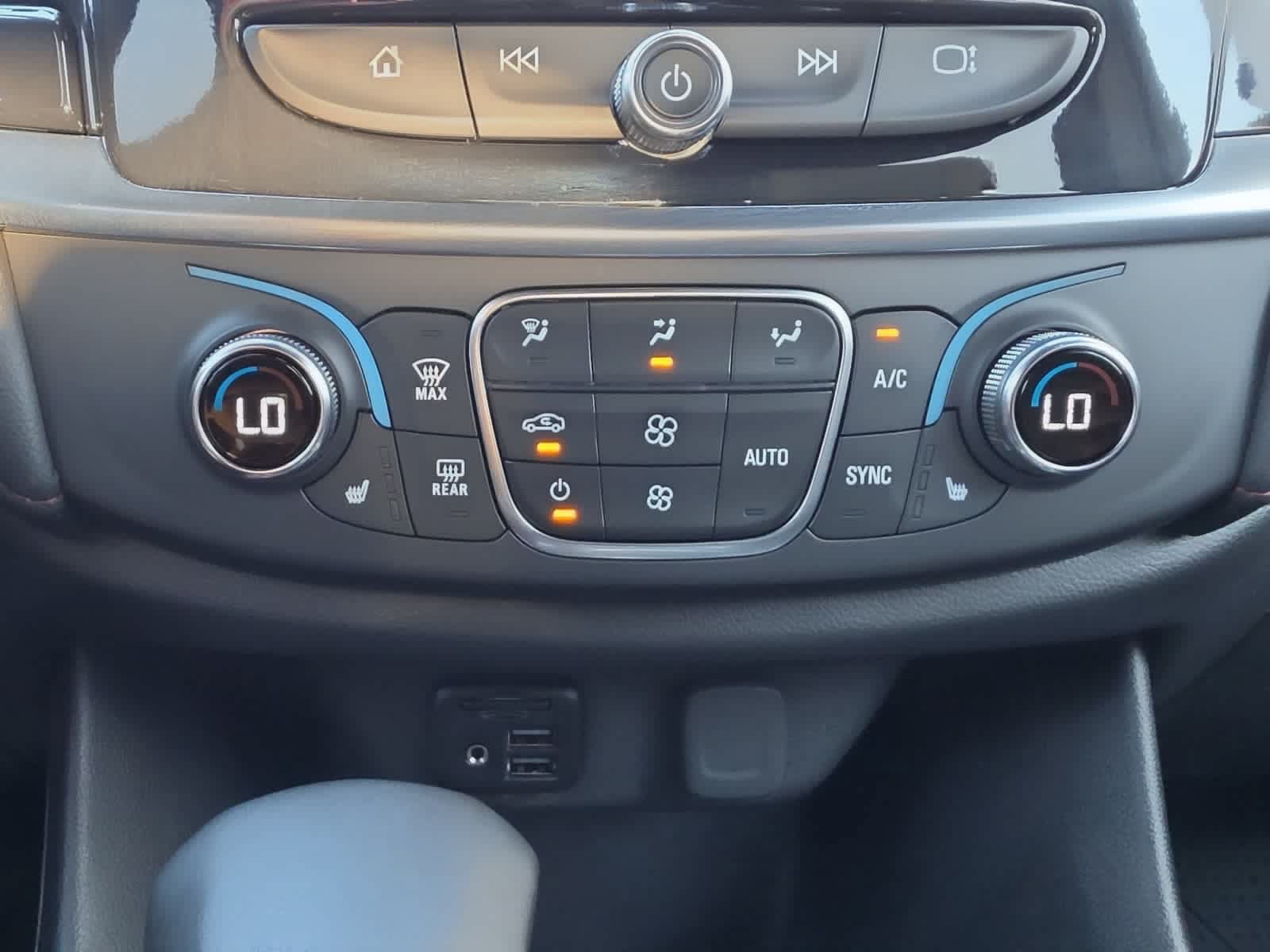 Used 2023 Chevrolet Traverse RS w/ LPO, Floor Liner Package AWD/4WD image 20