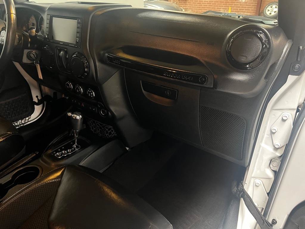 Used 2017 Jeep Wrangler Sahara AWD/4WD image 26