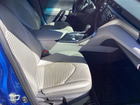 Used 2020 Toyota Camry SE w/ Convenience Package image 10