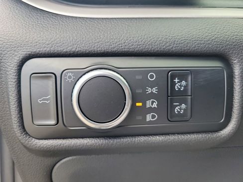 Used 2023 Ford Explorer XLT image 24