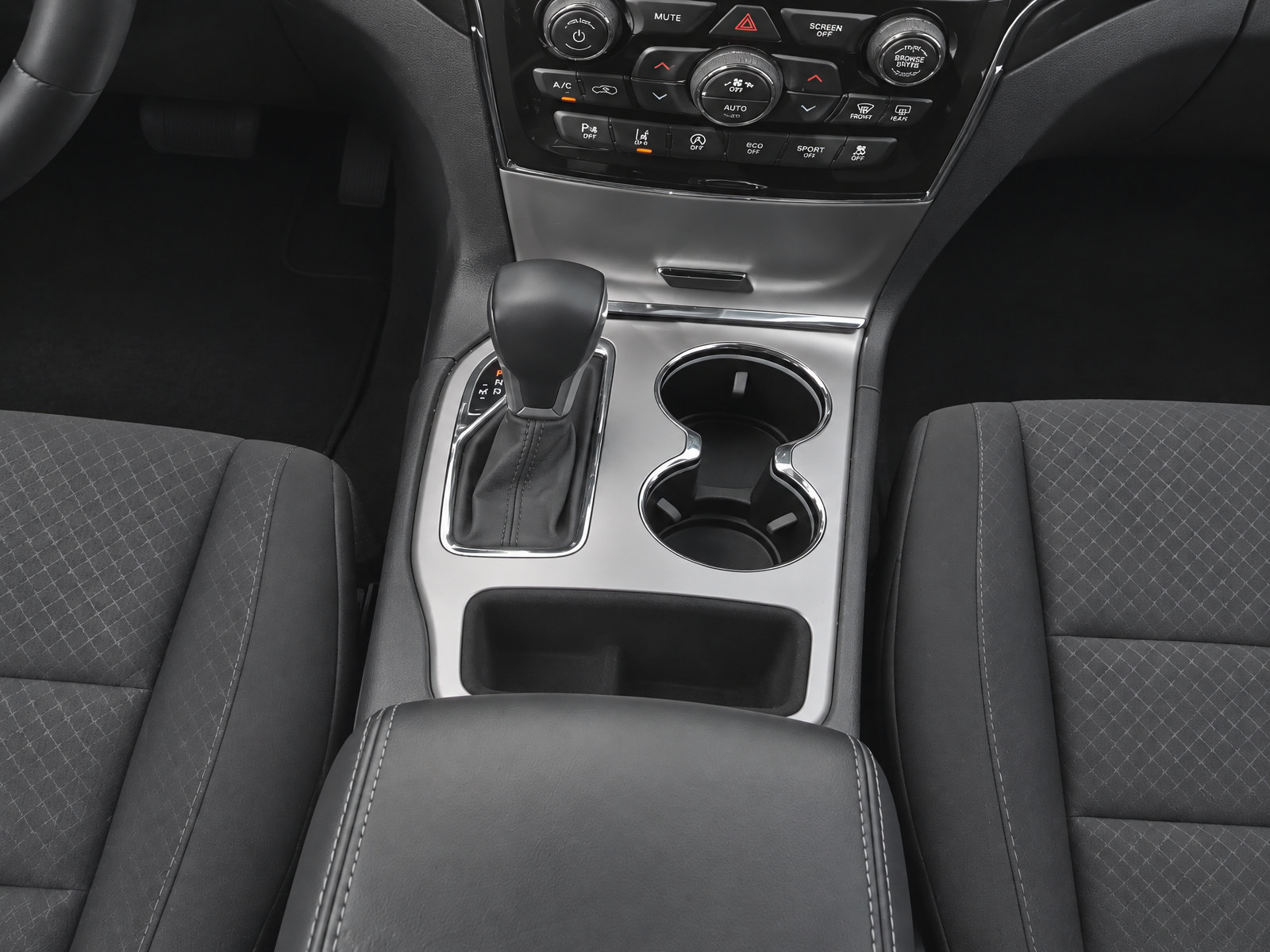 Used 2022 Jeep Grand Cherokee Laredo E RWD image 17