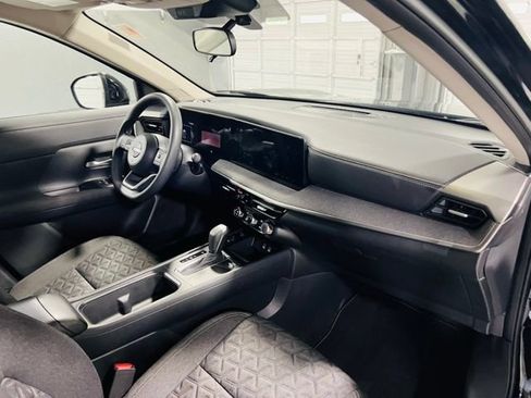 Used 2025 Nissan Kicks SV FWD image 33