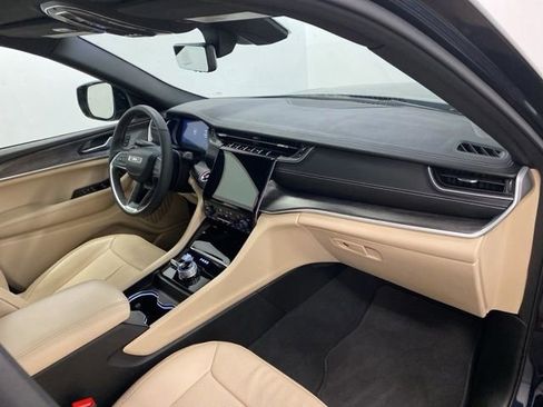 Used 2024 Jeep Grand Cherokee Limited w/ Luxury Tech Group II AWD/4WD image 24