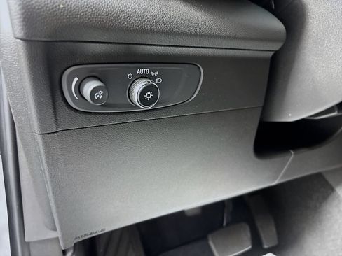 Used 2021 Buick Envision Essence w/ Sport Touring Package FWD image 10