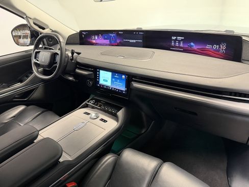 Used 2025 Lincoln Navigator L Reserve image 23