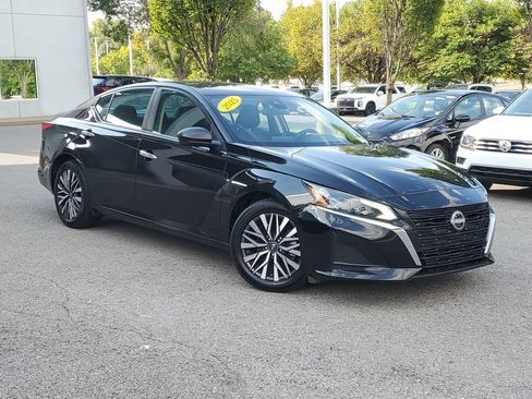 Certified 2025 Nissan Altima 2.5 SV FWD image 36