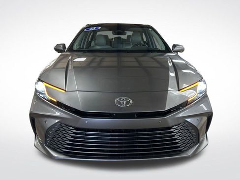 Used 2025 Toyota Camry XLE w/ Premium Plus Package image 8