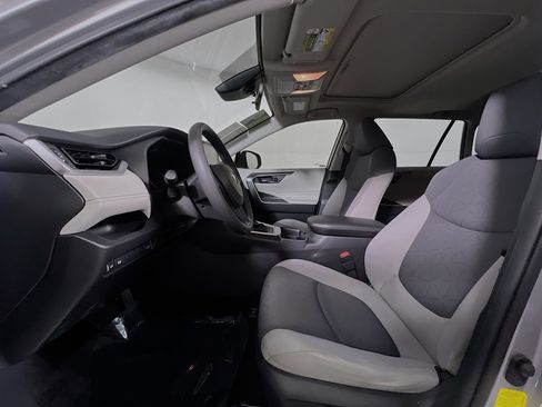 Used 2019 Toyota RAV4 XLE image 15