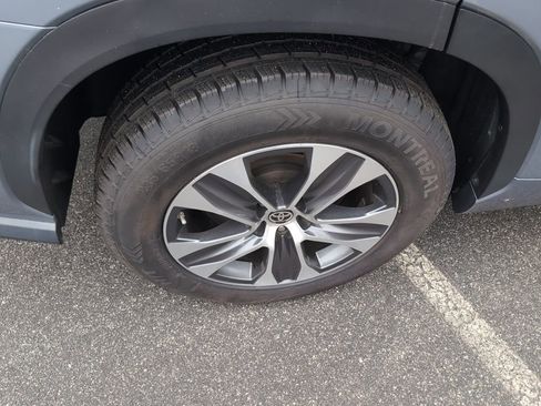 Used 2023 Toyota Highlander XLE image 10