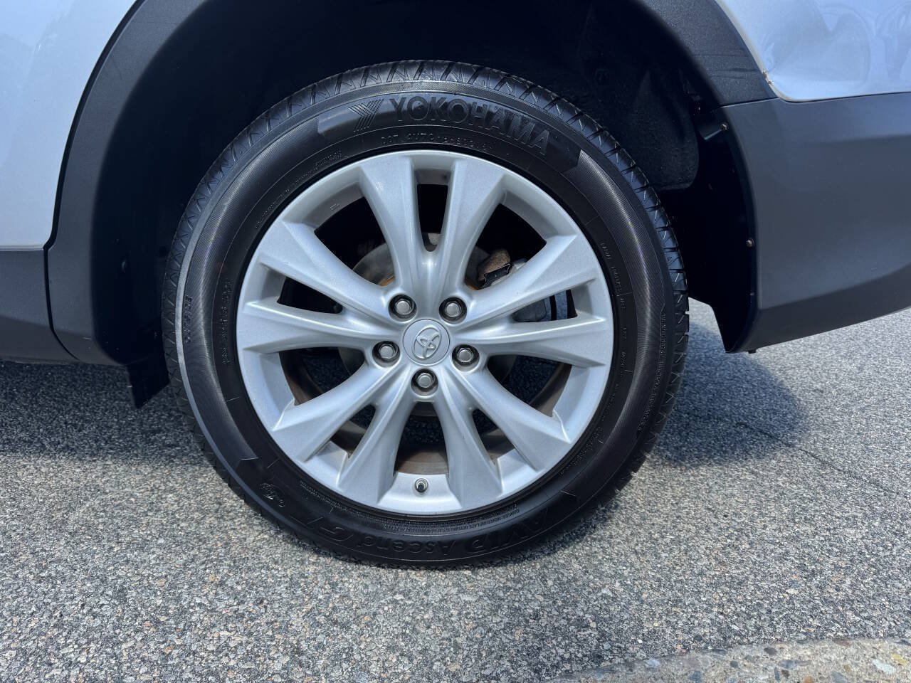 Used 2013 Toyota RAV4 Limited AWD/4WD image 6