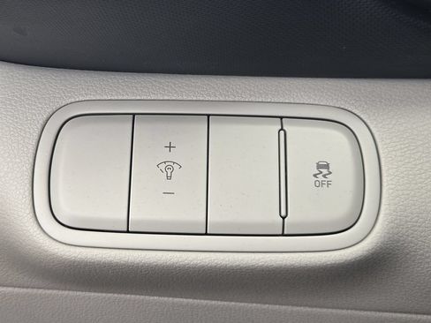Used 2026 Hyundai Venue SEL FWD image 24