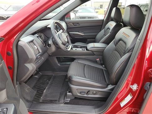 Used 2024 Nissan Pathfinder Rock Creek image 11