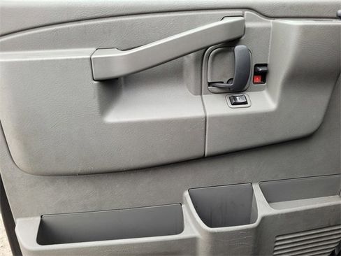 Used 2023 GMC Savana 3500 Extended w/ Driver Convenience Package image 19