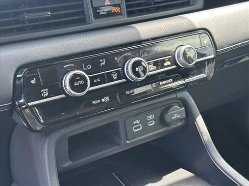 Certified 2023 Honda Pilot Touring image 24