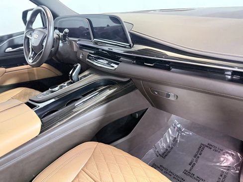 Used 2024 Cadillac Escalade ESV Premium Luxury AWD/4WD image 23