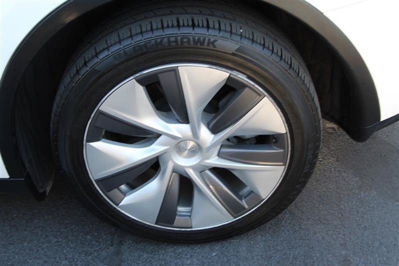 Used 2023 Tesla Model Y Long Range AWD/4WD image 29