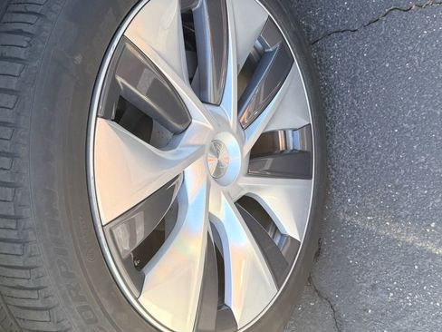 Used 2024 Tesla Model Y Long Range AWD/4WD image 7