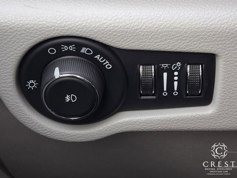 Used 2024 Chrysler Pacifica Touring-L image 21