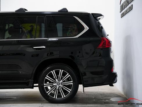 Used 2021 Lexus LX 570 4WD w/ Luxury Package image 15