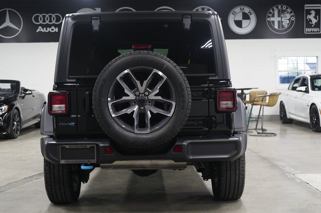Used 2024 Jeep Wrangler Unlimited w/ Convenience Group AWD/4WD image 4