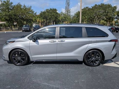 Used 2025 Toyota Sienna XSE FWD image 6