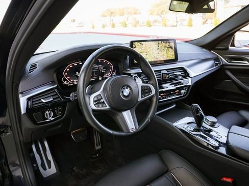 Used 2022 BMW M550i xDrive AWD/4WD image 17