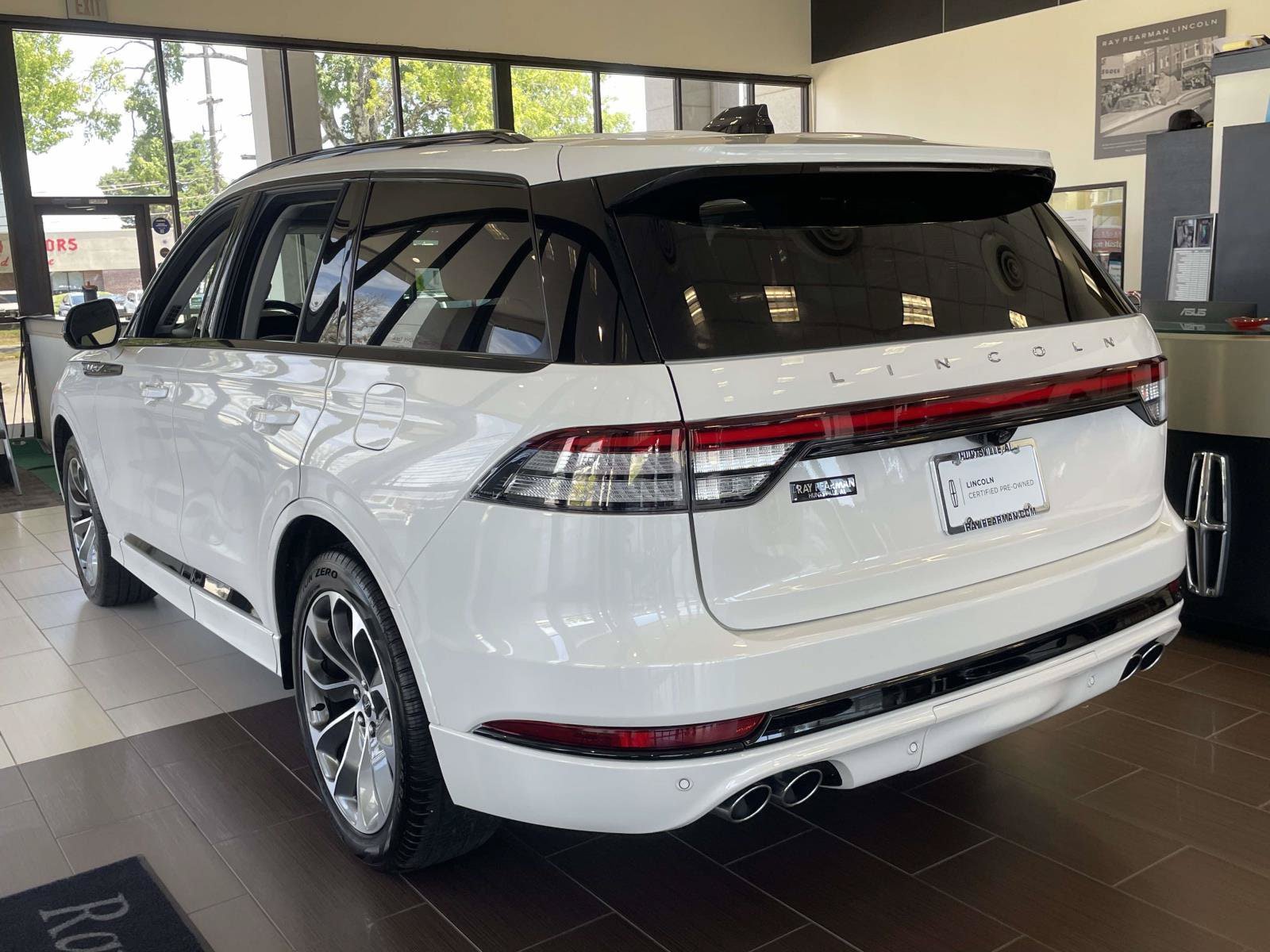 Certified 2026 Lincoln Aviator AWD w/ Jet Appearance Package image 5